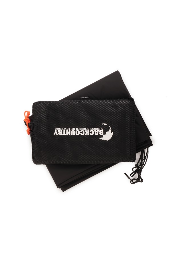 백컨트리 툰드라 얼티메이트 그라운드시트 (확장형)은 캠핑 및 아웃도어 활동 시 텐트 바닥을 보호하고 흙먼지나 젖은 지면으로부터 텐트를 보호하는 데 탁월합니다. 블랙 색상의 나일론 소재로 제작되었으며, PU 1500mm 코팅으로 방수 기능과 마모 저항성을 갖추었습니다. 기본형 외 확장형 사이즈로도 제공되는 이 그라운드시트는 무지 패턴으로 어떤 텐트와도 잘 어울립니다.
