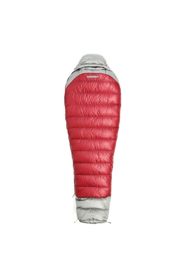 백컨트리 WG700 구스다운 침낭은 캠핑과 백패킹에 적합하며, 동계 및 삼계절에 사용할 수 있는 머미형 침낭입니다. 700 필파워의 구스다운 충전재(90:10)를 사용하여 보온성이 뛰어나고, 방수 기능과 경량성까지 갖췄습니다. 다크 시안, 딥 크림슨 색상으로 제공되며 YKK 더블 슬라이더, 압축 가방, 보관용 케이스가 포함되어 있습니다.
