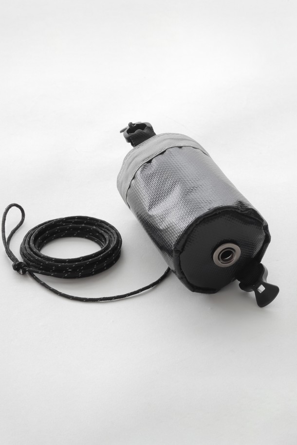 캠핑용 타프나 텐트에 사용하기 적합한 백컨트리 그립 포켓 킷 스트링 로프끈입니다. 나일론 소재로 제작되었으며, 블랙/레드 색상으로 출시되었습니다. 길이 조절이 가능한 이 로프는 그립 포켓 킷이 포함되어 있어 편리하게 사용할 수 있습니다.
