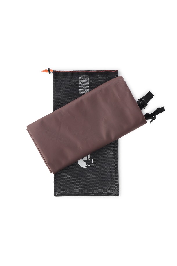 백컨트리 오리손 얼티메이트 그라운드시트는 캠핑 및 아웃도어 활동 시 텐트 바닥을 보호하며, 돔형 디자인의 텐트용 사이즈로 제작되었습니다. 올리브 및 브라운 색상으로 제공되며, 나일론 소재를 사용하여 방수 및 생활 방수 기능과 뛰어난 내구성을 자랑합니다. 무지 패턴의 이 그라운드시트는 백컨트리 오리손 텐트 전용으로 설계되었습니다.
