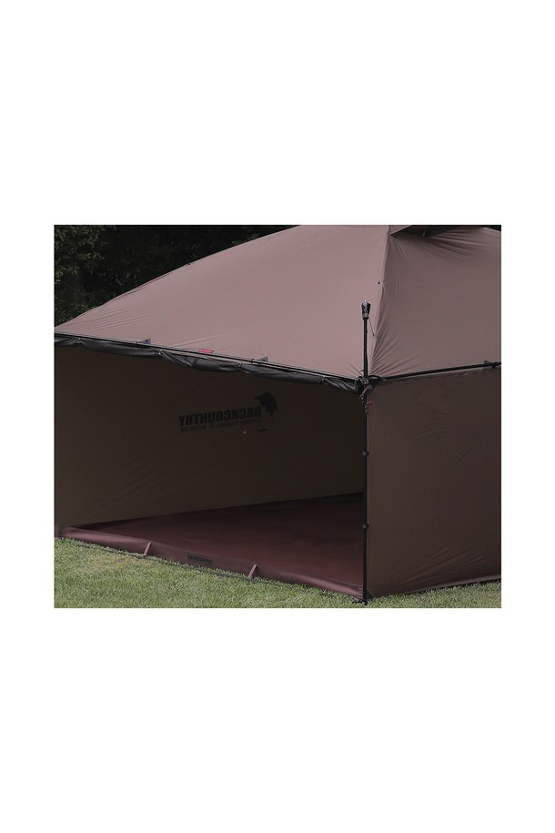 백컨트리 320쉘터 전용으로 제작된 얼티메이트 그라운드시트, 리빙시트, 풋프린트입니다. 캠핑 용도로 사용하기 적합하며, 방수 기능을 갖춘 나일론 소재로 제작되었습니다. 브라운 및 블랙 색상의 무지 패턴으로 만나보실 수 있습니다.
