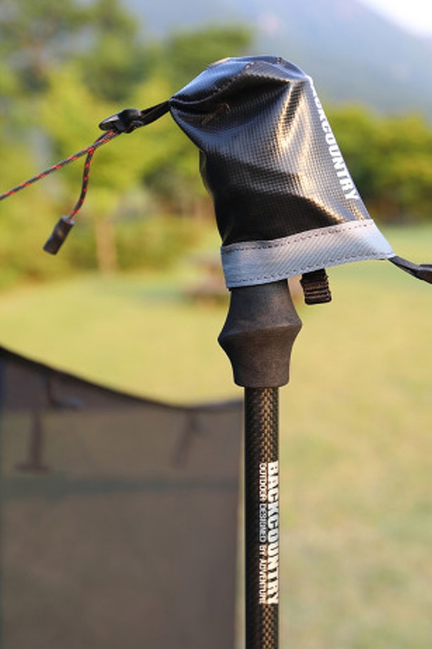 캠핑용 타프나 텐트에 사용하기 적합한 백컨트리 그립 포켓 킷 스트링 로프끈입니다. 나일론 소재로 제작되었으며, 블랙/레드 색상으로 출시되었습니다. 길이 조절이 가능한 이 로프는 그립 포켓 킷이 포함되어 있어 편리하게 사용할 수 있습니다.
