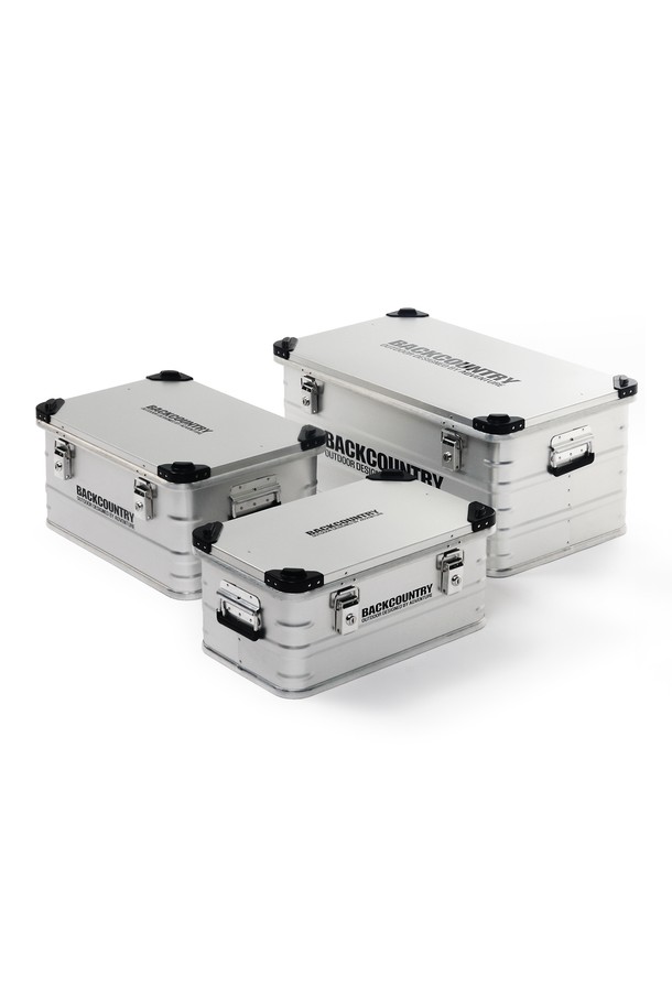 백컨트리 알루미늄 멀티박스 50리터 캠핑 수납 방수는 캠핑 및 수납, 보관에 최적화된 제품입니다. 견고한 알루미늄 소재, 실버 컬러로 제작되었으며, 50L의 넉넉한 사이즈를 자랑합니다. 저반사 표면 처리, 스크래치 및 지문 방지 코팅, 매트 마감으로 외부 손상을 최소화하며, 실리콘 가스켓과 잠금 시스템, 스프링 핸들, 그리고 30kg의 최대 하중으로 안전한 보관을 지원합니다. 외부 크기는 570x380x280mm, 내부 크기는 550x360x250mm이며, 무게는 4.25kg입니다.
