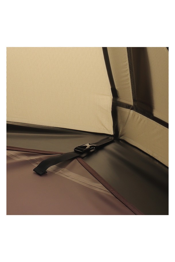 백컨트리 오리손 얼티메이트 그라운드시트는 캠핑 및 아웃도어 활동 시 텐트 바닥을 보호하며, 돔형 디자인의 텐트용 사이즈로 제작되었습니다. 올리브 및 브라운 색상으로 제공되며, 나일론 소재를 사용하여 방수 및 생활 방수 기능과 뛰어난 내구성을 자랑합니다. 무지 패턴의 이 그라운드시트는 백컨트리 오리손 텐트 전용으로 설계되었습니다.
