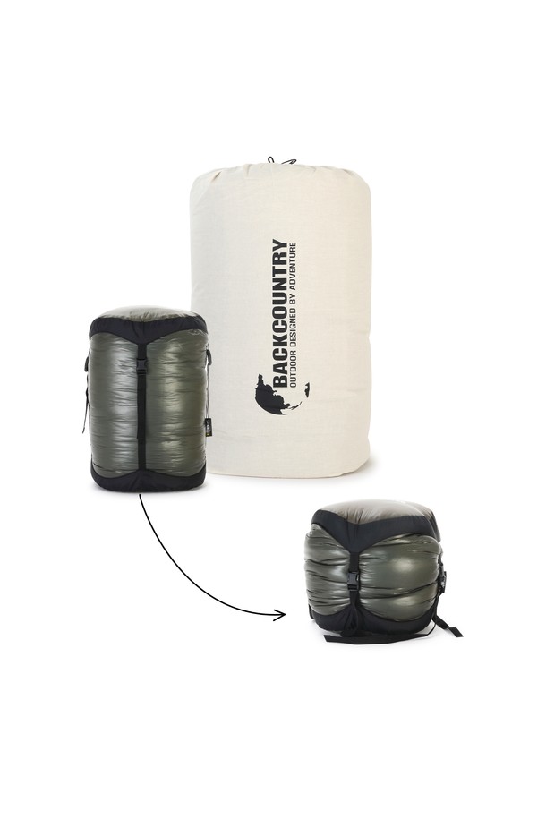 백컨트리 썸누스 D500SUL 침낭은 캠핑과 백패킹에 적합하며, 동계 및 삼계절에 사용할 수 있는 공용 침낭입니다. 올리브, 카키 색상으로 제공되며, 90% 오리털 충전재와 프리미엄 등급 오리털을 사용하여 높은 보온성과 뛰어난 내구성을 자랑합니다. 나일론 소재와 두꺼운 두께로 제작되었으며, 무지 패턴 디자인에 경량 기능까지 더해 휴대성을 높였습니다.
