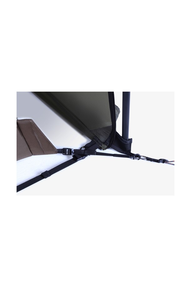 백컨트리 320쉘터 전용으로 제작된 얼티메이트 그라운드시트, 리빙시트, 풋프린트입니다. 캠핑 용도로 사용하기 적합하며, 방수 기능을 갖춘 나일론 소재로 제작되었습니다. 브라운 및 블랙 색상의 무지 패턴으로 만나보실 수 있습니다.
