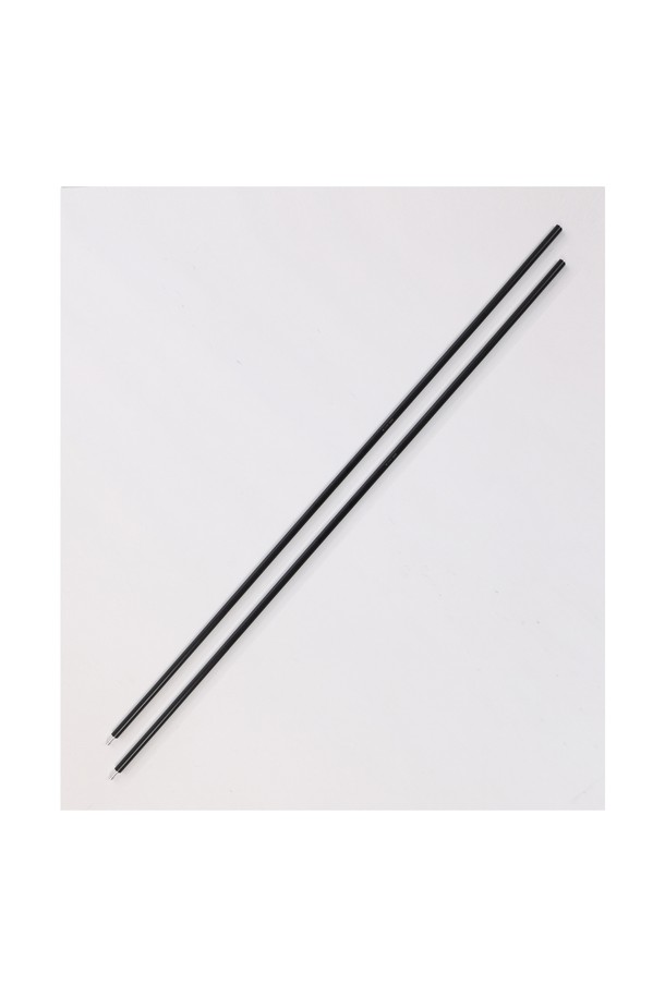 백컨트리 사이드 타프 폴은 캠핑 및 백패킹에 적합한 130cm 길이의 블랙 알루미늄 타프 폴대입니다. 무게 105g의 경량 디자인을 채택했으며, Press Fit 방식으로 간편하게 설치할 수 있습니다. 외경 10mm, 내경 8.6mm의 이 폴대는 타프 폴과 스트랩 컵을 포함하고 심플한 디자인을 자랑합니다.
