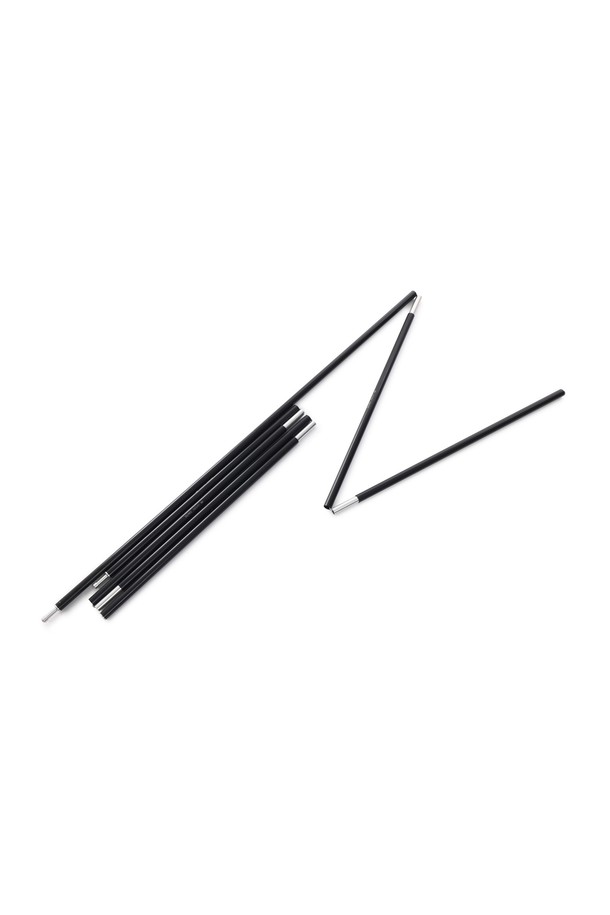 백컨트리 사이드 타프 폴은 캠핑 및 백패킹에 적합한 130cm 길이의 블랙 알루미늄 타프 폴대입니다. 무게 105g의 경량 디자인을 채택했으며, Press Fit 방식으로 간편하게 설치할 수 있습니다. 외경 10mm, 내경 8.6mm의 이 폴대는 타프 폴과 스트랩 컵을 포함하고 심플한 디자인을 자랑합니다.
