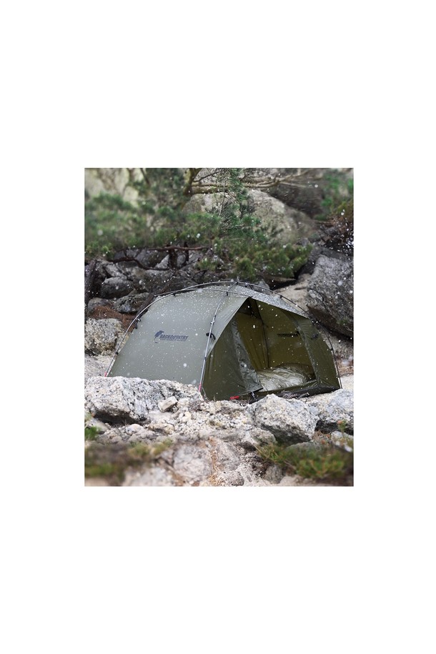 백컨트리 써밋울프 2인용 DAC 초경량 사계절 싱글월 텐트는 캠핑과 백패킹에 적합한 텐트입니다. 봄, 여름, 가을, 겨울 사계절 사용이 가능하며, 2인용으로 제작되었습니다. 그린 색상의 무지 디자인이며, 방수 기능과 초경량 설계로 휴대성을 높였습니다. 튼튼한 DAC 폴대를 사용하여 내구성을 강화했으며, 싱글월 구조로 설치가 간편합니다. 백컨트리 여행을 위한 완벽한 선택입니다.
