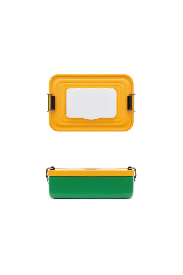 캠핑과 일상에서 모두 활용 가능한 백컨트리 물티슈 디스펜서입니다. 그린/옐로우, 화이트/오렌지 두 가지 색상으로, 심플하고 모던한 디자인의 알루미늄 케이스는 휴대성을 높여줍니다. 250ml 용량에 170g의 가벼운 무게로, 실내외 어디든 간편하게 사용할 수 있으며, 세련된 외관은 물티슈를 더욱 돋보이게 합니다.
