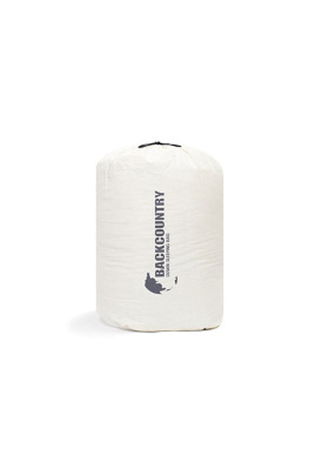 백컨트리 D400 덕다운 오리털 백패킹 경량 여름 캠핑 침낭은 머미형 디자인으로 제작되어 보온성을 극대화하며, 블랙 색상에 무지 패턴으로 깔끔함을 더했습니다. 나일론과 오리털(다운 80%, 페더 20%) 소재를 사용하여 가볍고 따뜻하며, 600 필파워, 적정온도 7°C, 극한온도 -8°C로 여름 백패킹 및 캠핑에 적합합니다. YKK 더블 지퍼, 압축 가방, 보관용 케이스를 포함하여 편리성을 높였으며, 경량, 보온, 방수 기능을 갖춘 실용적인 침낭입니다.
