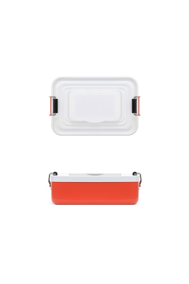 캠핑과 일상에서 모두 활용 가능한 백컨트리 물티슈 디스펜서입니다. 그린/옐로우, 화이트/오렌지 두 가지 색상으로, 심플하고 모던한 디자인의 알루미늄 케이스는 휴대성을 높여줍니다. 250ml 용량에 170g의 가벼운 무게로, 실내외 어디든 간편하게 사용할 수 있으며, 세련된 외관은 물티슈를 더욱 돋보이게 합니다.
