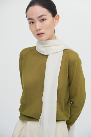 Airy pleats skin scarf_cream