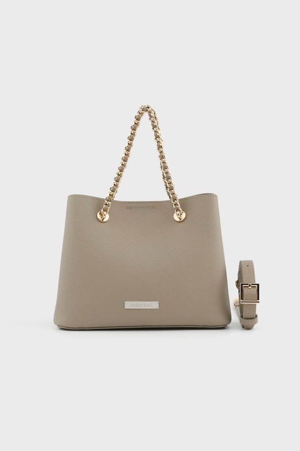 카멜리 소가죽 체인 숄더백 그레이 AL28-2813-GA는 여성용 숄더백입니다. 부드러운 소가죽 소재에 그레이, 블랙, 브라운 세 가지 색상으로 출시되었습니다. 미디엄 사이즈의 사각 쉐입으로, 체인 디자인 장식이 돋보입니다. 탈부착 가능한 스트랩과 이중 지퍼 마감, 내부 지퍼 포켓, 히든 포켓을 갖춰 실용성을 더했습니다. 오피스룩, 모임룩, 데이트룩 등 다양한 TPO에 클래식, 미니멀, 시크한 스타일을 연출할 수 있습니다.
