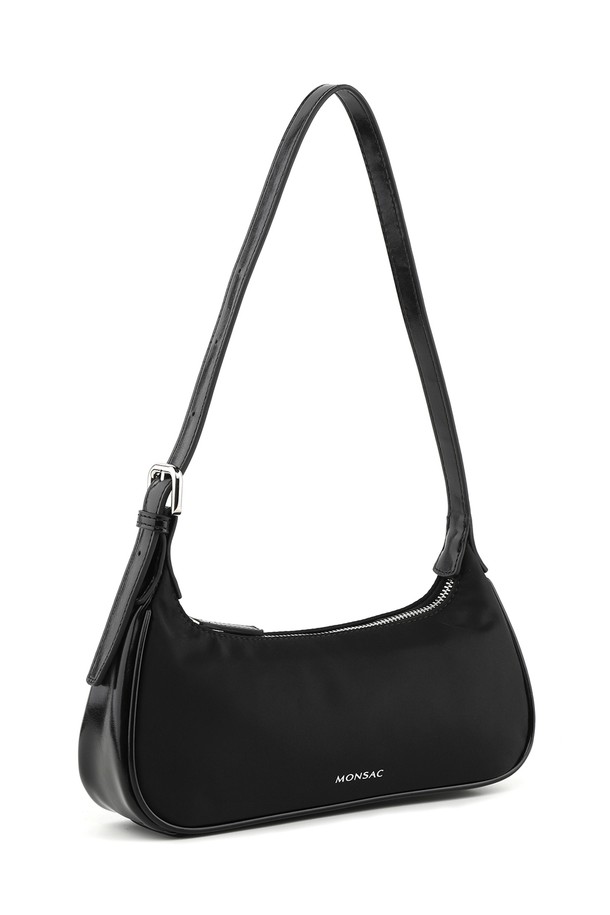 몽삭 로이 Nylon 숄더백 미디움 블랙 AP24-2503-BN은 미니멀, 클래식, 캐주얼 스타일에 모두 잘 어울리는 여성 숄더백입니다. 가볍고 내구성이 뛰어난 고밀도 나일론 소재를 사용하여 제작되었으며, 덮개 부분은 인조가죽으로 마감해 세련된 느낌을 더했습니다. 블랙 컬러의 무지 디자인으로 어떤 스타일에도 쉽게 매치할 수 있으며, 일상적인 스크래치에 강하여 데일리 백으로 적합합니다. 반원 형태에 지퍼형 잠금 방식, 내부 지퍼 포켓과 숨겨진 수납공간을 갖춰 실용성을 높였습니다. 출근룩에 포인트를 더할 수 있는 몽삭 숄더백을 만나보세요.
