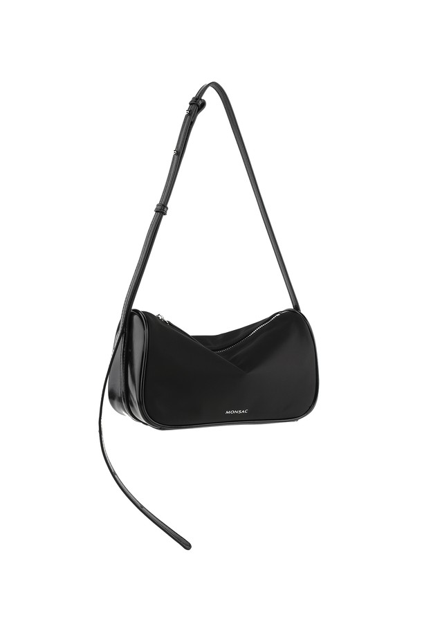 몽삭 클로이 나일론 숄더백 미디엄 블랙 AP15-2515-BN은 여성용 숄더백입니다. 가볍고 생활 방수가 가능한 나일론 소재에 인조가죽 트리밍으로 마감하여 실용성과 세련됨을 동시에 갖췄습니다. 내부 수납공간과 숄더 스트랩 조절 기능으로 편의성을 높였으며, 아이폰13 및 아이패드 수납이 가능합니다. 무지 디자인과 사각 쉐입으로 미니멀, 클래식, 시크한 스타일을 연출하며, 출근룩, 오피스룩, 모임룩 등 다양한 TPO에 활용 가능합니다.
