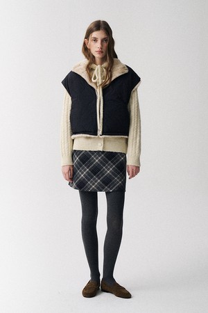 인조 퍼 카라 퀄팅 베스트_PD5WV508_BLACK-a