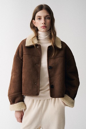 카라 인조 무스탕 점퍼_PD5WM460_BROWN-a