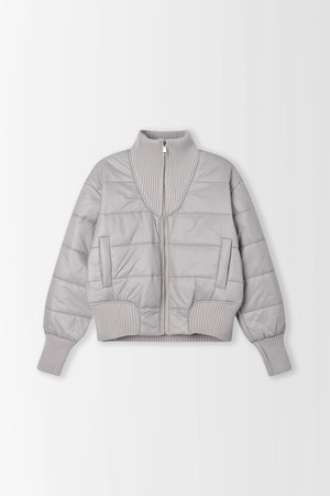 니트 하이넥 패딩 점퍼_PD5WM474_GREY-a