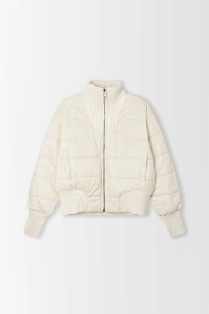니트 하이넥 패딩 점퍼_PD5WM474_IVORY-a