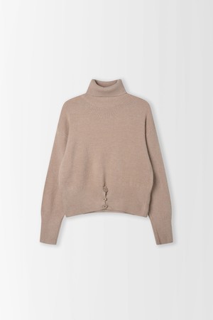 단추 포인트 하이넥 니트_PC6SP681_BEIGE-a