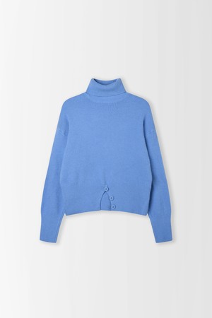 단추 포인트 하이넥 니트_PC6SP681_BLUE-a