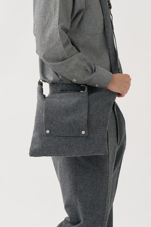 [Plan de Maroon] MERINO WOOL NEWSPAPER BAG