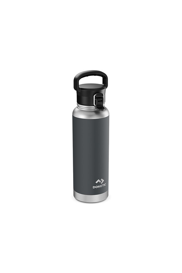 **써모 보틀 120 1200ml**는 캠핑, 하이킹, 피싱, 피크닉 등 아웃도어 활동에 적합한 스테인리스 스틸 보틀입니다. Moss, Glow, Slate의 세련된 3가지 컬러로 출시되었으며, 12시간 이상 보온, 24시간 이상 보냉이 가능한 뛰어난 기능성을 자랑합니다. 이중벽 단열 구조, 넓은 입구, 원터치 플립캡(120ml 모델)과 일체형 손잡이, 잠금 링 등의 디테일로 편리함과 안전성을 더했습니다.
