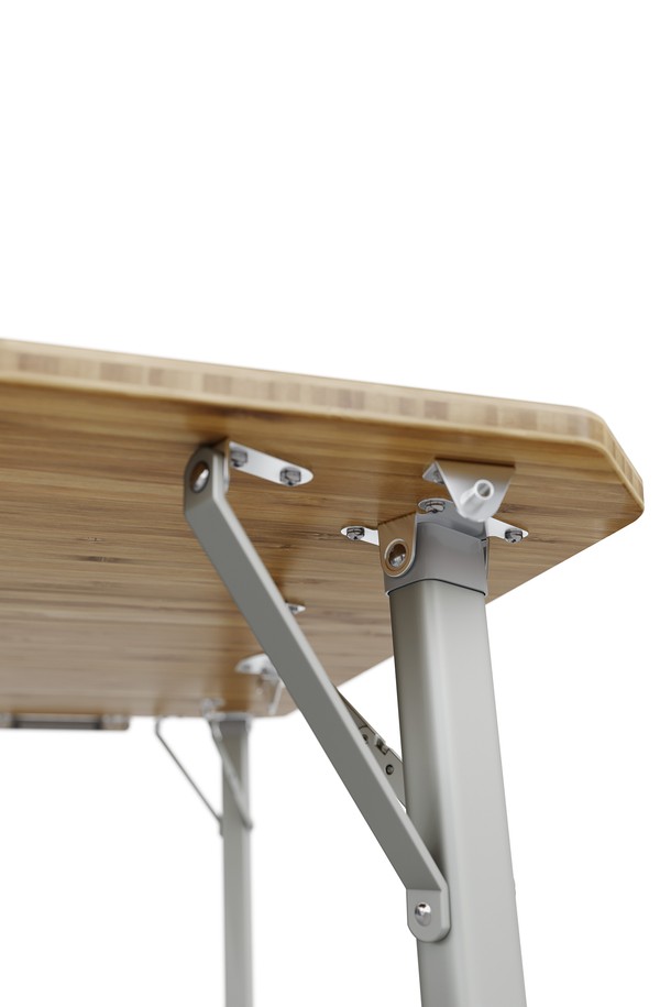 GO 캠핑 테이블(뱀부)는 캠핑과 아웃도어 활동에 적합한 미디엄 사이즈의 접이식 테이블입니다. 뱀부 상판과 알루미늄 프레임의 견고한 조합으로 제작되었으며, 3단계 높이 조절 기능과 안전 잠금장치를 갖춰 편리함을 더했습니다. 우드와 실버 컬러의 조화로운 디자인에 무지 패턴으로 깔끔함을 더했으며, 최대 50kg의 하중을 견딜 수 있습니다. 전용 캐리백이 포함되어 휴대와 보관이 용이하며, 사계절 캐주얼 & 아웃도어 스타일을 연출합니다.
