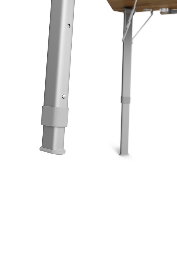 GO 캠핑 테이블(뱀부)는 캠핑과 아웃도어 활동에 적합한 미디엄 사이즈의 접이식 테이블입니다. 뱀부 상판과 알루미늄 프레임의 견고한 조합으로 제작되었으며, 3단계 높이 조절 기능과 안전 잠금장치를 갖춰 편리함을 더했습니다. 우드와 실버 컬러의 조화로운 디자인에 무지 패턴으로 깔끔함을 더했으며, 최대 50kg의 하중을 견딜 수 있습니다. 전용 캐리백이 포함되어 휴대와 보관이 용이하며, 사계절 캐주얼 & 아웃도어 스타일을 연출합니다.
