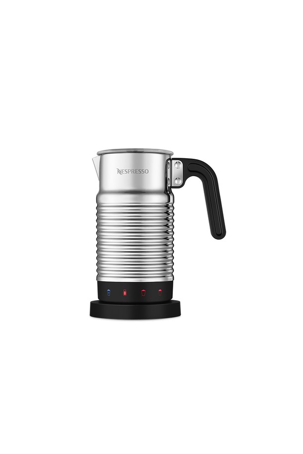 버츄오 팝 GCV2 에스프레소 캡슐커피머신 코코넛 화이트 + 에어로치노4는 컴팩트한 사이즈와 직관적인 디자인으로 간편하게 에스프레소를 즐길 수 있게 해줍니다. 자동 바코드 인식 시스템과 회전 추출 방식을 통해 최적의 커피 맛을 구현하며, 30초 예열로 빠른 사용이 가능합니다. 아이스/라테 모드 및 자동 전원 차단, 절전 모드 기능이 탑재되어 있으며, 에어로치노4를 함께 사용하여 더욱 풍성한 라테와 카푸치노를 만들 수 있습니다. 구성품으로 커피머신, 에어로치노4, 웰컴 캡슐 12개가 제공되어, 다양한 레시피를 경험할 수 있습니다.
