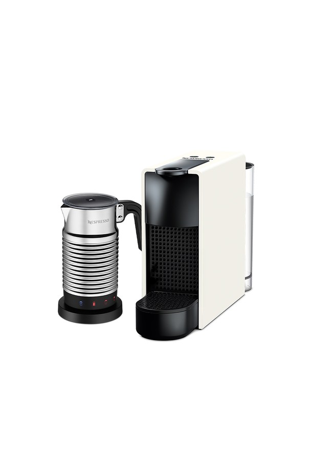 에센자 미니 C30 에스프레소 캡슐커피머신 화이트 + 에어로치노4는 미니멀한 디자인의 화이트 컬러 커피 머신입니다. 25초 예열 및 9분 자동 전원 오프 기능으로 편리하게 사용할 수 있으며, 600ml 물탱크 용량과 5-6개 캡슐 보관함이 내장되어 있습니다. 우유 거품 제조 기능과 4가지 우유 레시피 설정을 통해 다양한 커피 음료를 즐길 수 있으며, 2가지 컵 사이즈 프로그래밍이 가능합니다. 에어로치노4와 함께 제공되어 풍성한 우유 거품을 간편하게 만들 수 있고, 웰컴 캡슐 7개가 포함되어 있어 바로 사용 가능하며 2년 보증을 제공합니다.
