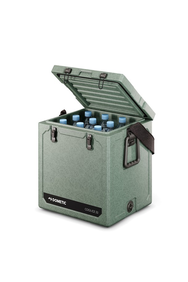 쿨아이스 WCI 33 모스 낚시 캠핑 아이스박스는 33L 용량의 모스 그린 색상 아이스박스로, 피싱, 캠핑, 아웃도어 활동에 적합합니다. LLDPE와 폴리우레탄 소재로 제작되어 보냉, 보온, 방수 기능을 제공하며, 어깨끈, 손잡이, 배수구, 스테인리스 로드 잠금 방식을 갖춰 편리합니다. 2L 물병 9개 수납이 가능하며, 식품 등급 소재를 사용하여 안전하게 사용할 수 있습니다.
