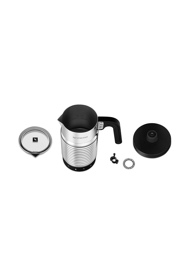 버츄오 플러스 GCB2 에스프레소 캡슐 커피머신 화이트+에어로치노4는 간편하게 에스프레소를 즐길 수 있는 주방 가전입니다. 40초 예열, 원터치 작동으로 빠르게 커피를 추출하며, 자동 캡슐 인식 기능으로 편리함을 더합니다. 1200ml 물탱크와 240ml 우유 거품기로 넉넉한 용량을 제공하며, 4단계 컵 높이 조절이 가능합니다. 우유 거품기로 차가운 거품, 부드러운 온폼, 진한 온폼, 온우유 등 다양한 옵션을 선택할 수 있습니다. 센트리퓨전 추출 기술과 9분 자동 전원 차단, 절전 모드를 지원하여 실용성을 높였습니다.
