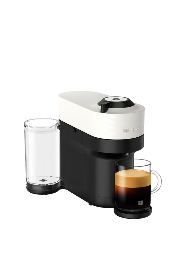 네스프레소 버츄오 팝+(Pop+) GCV6 에스프레소 캡슐커피머신 화이트는 간편하게 다양한 스타일의 커피를 즐길 수 있는 캡슐 커피 머신입니다. 2025년 12월 출시 예정이며, 219 x 356 x 265mm의 컴팩트한 사이즈와 3.6kg의 가벼운 무게로 공간 활용도를 높였습니다. 30초 예열로 빠르게 커피를 추출할 수 있으며, 바코드 브루잉, 센트리퓨전 회전 추출, 아이스 & 라떼 모드 등 다양한 기능을 제공합니다. 리스트레또, 에스프레소, 머그 등 6가지 추출 사이즈를 지원하며, 2단계 높이 조절 가능한 컵받침과 자동 꺼짐 기능으로 편의성을 더했습니다.
