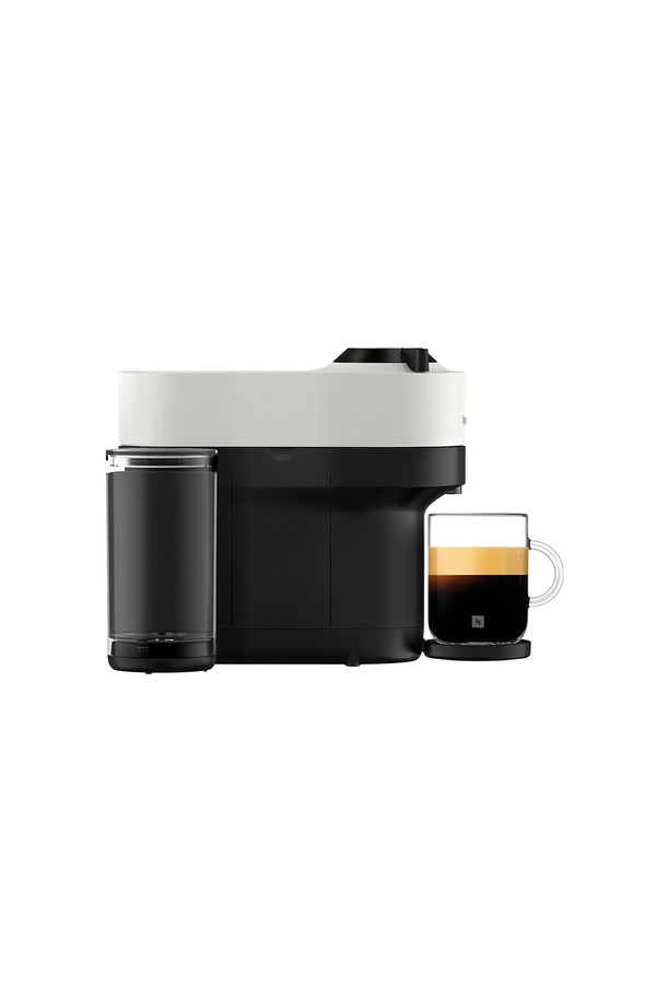 네스프레소 버츄오 팝+(Pop+) GCV6 에스프레소 캡슐커피머신 화이트는 간편하게 다양한 스타일의 커피를 즐길 수 있는 캡슐 커피 머신입니다. 2025년 12월 출시 예정이며, 219 x 356 x 265mm의 컴팩트한 사이즈와 3.6kg의 가벼운 무게로 공간 활용도를 높였습니다. 30초 예열로 빠르게 커피를 추출할 수 있으며, 바코드 브루잉, 센트리퓨전 회전 추출, 아이스 & 라떼 모드 등 다양한 기능을 제공합니다. 리스트레또, 에스프레소, 머그 등 6가지 추출 사이즈를 지원하며, 2단계 높이 조절 가능한 컵받침과 자동 꺼짐 기능으로 편의성을 더했습니다.
