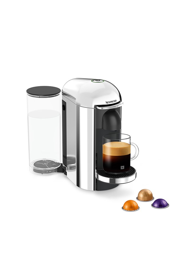 네스프레소 버츄오 플러스 GCB2 (Nespresso Vertuo Plus GCB2) 에스프레소 캡슐커피머신 크롬 에디션은 크롬 색상의 세련된 디자인으로 가정용으로 적합합니다. 자동 오픈/클로즈 기능, 바코드 브루잉 시스템을 통해 간편하게 에스프레소를 즐길 수 있으며, 40초 예열로 빠르게 사용 가능합니다. 리스트레토(25ml), 에스프레소(40ml), 더블 에스프레소(80ml), 그랑 룽고(150ml), 머그(230ml) 등 다양한 추출 용량을 지원하며, 1.8L 물통 용량과 14~10개의 캡슐을 보관할 수 있습니다. 9분 자동 전원 꺼짐과 에너지 절약 모드를 통해 더욱 편리하고 경제적이며, 전용 폴리싱 천으로 관리할 수 있습니다. 
