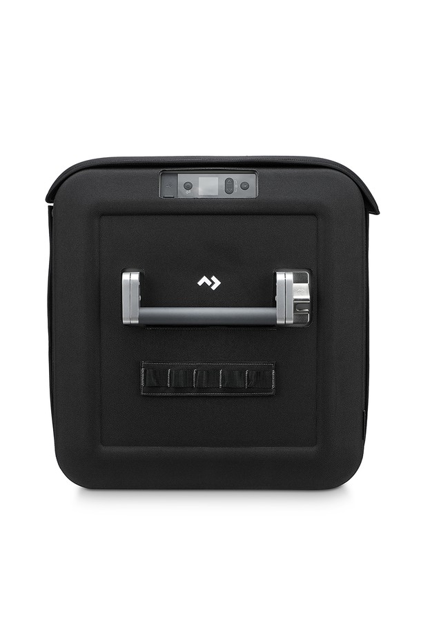 CFX5 55 전용 가방 캠핑 보호커버 케이스는 캠핑 중 CFX5 55 제품을 안전하게 보호해주는 블랙 색상의 라지 사이즈 보호 커버입니다. 방수, 보온, 통기, 보호 기능을 갖춘 나일론 소재로 제작되었으며, 4조각 구조 디자인, 통기구, 부속품 수납공간, EVA 패널 적용, 과열 방지 설계로 실용성을 높였습니다. 햇빛, 먼지, 수분, 충격으로부터 CFX5 시리즈를 안전하게 지켜주는 캠핑 필수품입니다.
