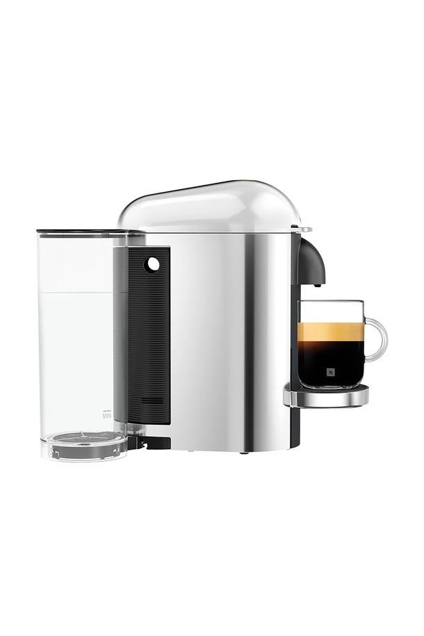 네스프레소 버츄오 플러스 GCB2 (Nespresso Vertuo Plus GCB2) 에스프레소 캡슐커피머신 크롬 에디션은 크롬 색상의 세련된 디자인으로 가정용으로 적합합니다. 자동 오픈/클로즈 기능, 바코드 브루잉 시스템을 통해 간편하게 에스프레소를 즐길 수 있으며, 40초 예열로 빠르게 사용 가능합니다. 리스트레토(25ml), 에스프레소(40ml), 더블 에스프레소(80ml), 그랑 룽고(150ml), 머그(230ml) 등 다양한 추출 용량을 지원하며, 1.8L 물통 용량과 14~10개의 캡슐을 보관할 수 있습니다. 9분 자동 전원 꺼짐과 에너지 절약 모드를 통해 더욱 편리하고 경제적이며, 전용 폴리싱 천으로 관리할 수 있습니다. 
