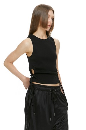 CUT OUT STRING SLEEVELESS / BLACK