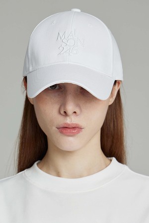 WOMEN SIGNITURE BIGLOGO OVERFIT BALLCAP WHITE