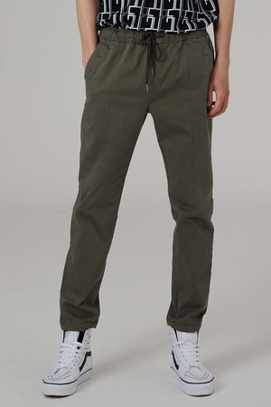 MEN BASIC SLIM FIT PANTS KHAKI