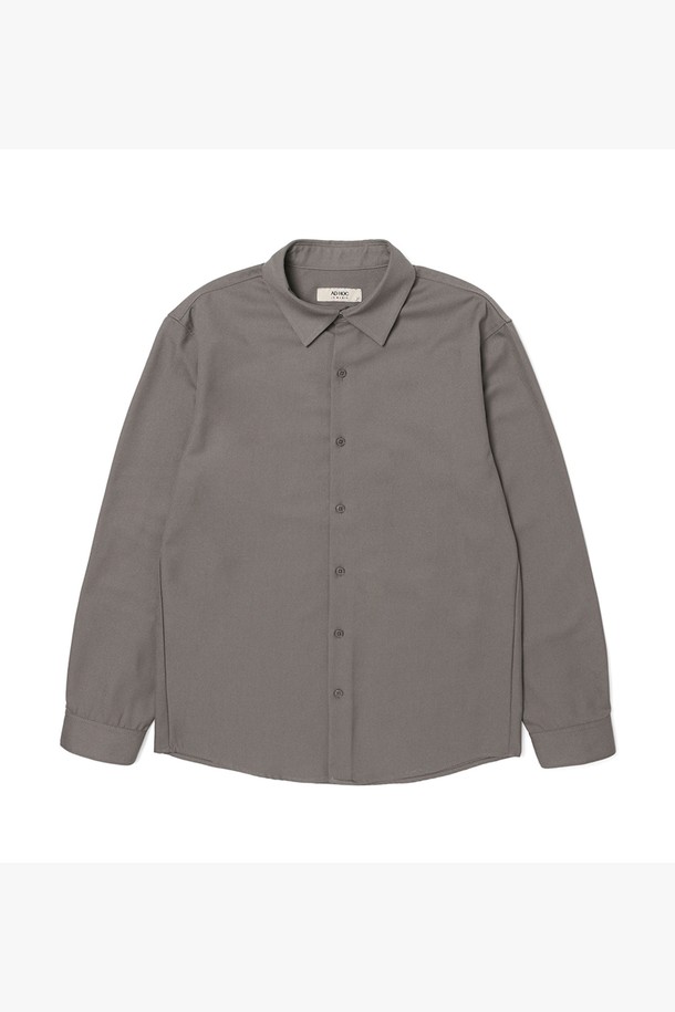 남성 TR 베이직 기모 셔츠(HYWLS40)는 부드러운 촉감의 TR 소재로 제작되어 가을과 겨울에 따뜻하게 착용하기 좋은 긴소매 셔츠입니다. 차이나칼라 디자인과 레귤러핏으로 제작되어 출근룩, 비즈니스 캐주얼 등 다양한 TPO에 활용 가능합니다. 베이직한 디자인과 무지 패턴으로 클래식, 미니멀, 캐주얼 등 폭넓은 스타일을 소화하며, 두꺼운 기모 안감으로 보온성을 높였습니다. 레귤러 기장으로 어떤 하의에도 잘 어울리며, 편안한 착용감을 선사합니다.
