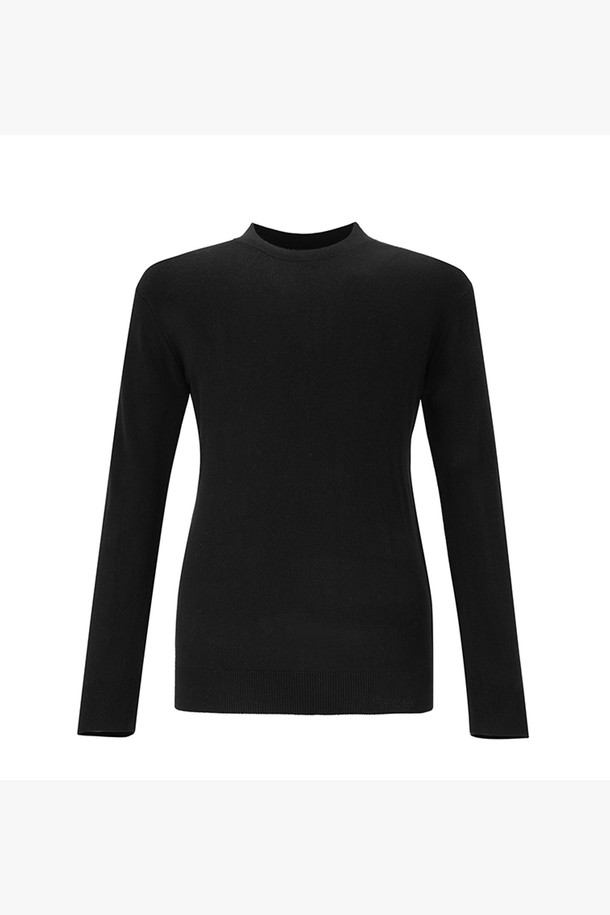 남성 베이직 풀오버 니트(HYSLK30)는 부드러운 울 소재로 제작되어 가을과 겨울에 따뜻하게 착용할 수 있습니다. 라운드넥과 레귤러핏 디자인으로 출근룩, 비즈니스 캐주얼 등 다양한 TPO에 활용 가능합니다. 무지 패턴의 블랙 컬러는 클래식, 미니멀, 캐주얼 스타일을 모두 소화하며, 레귤러 기장에 긴 소매로 제작되었습니다. 두꺼운 두께감으로 보온성을 높였으며, 풀오버 스타일로 간편하게 착용할 수 있습니다. 
