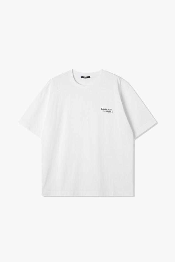 남성용 싱글 프린트 반팔 티셔츠(HB5ST11)입니다. 여름철 일상복으로 활용하기 좋은 화이트 컬러의 라운드넥 반팔 티셔츠로, 베이직한 스타일의 프린트 디자인이 특징입니다. 레귤러 기장으로 제작되었으며, HB5ST11 모델입니다.
