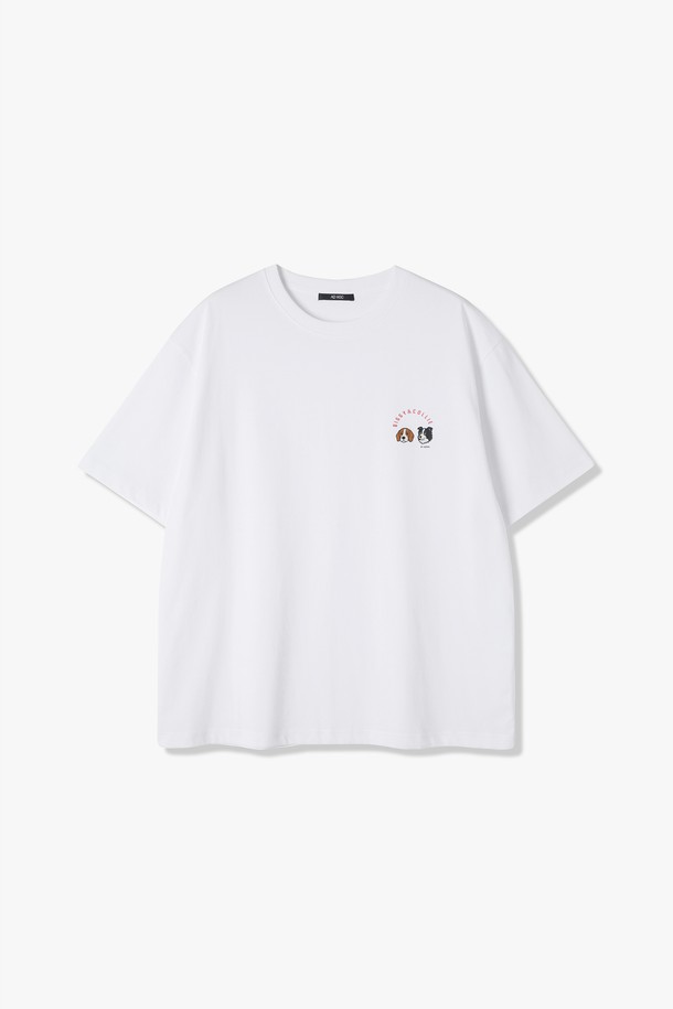 남성 콜리 스몰 아트웍 반팔 티셔츠(HB6STB1)는 면 70%와 폴리에스터 30% 혼방 소재로 제작되어 부드러운 촉감을 선사하며, 봄, 여름, 가을 계절에 착용하기 좋습니다. 라운드넥에 레귤러핏으로 베이직하고 캐주얼한 스타일을 연출하며, 가슴 부분의 로고 아트웍 디테일이 돋보입니다. 화이트 색상으로 밝은 특성상 비침이 있을 수 있습니다.
