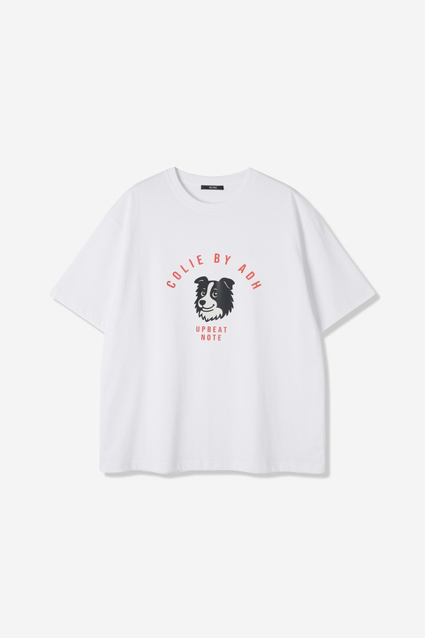 남성 콜리 빅 사이즈 아트웍 반팔 티셔츠(HB6STB4)는 가슴 로고 아트워크 포인트가 돋보이는 베이직 스타일의 반팔 티셔츠입니다. 면과 폴리에스터 혼방 소재로 제작되어 부드러운 촉감을 선사하며, 봄, 여름, 가을에 착용하기 좋습니다. 레귤러핏에 전체적으로 여유 있는 사이즈감으로 편안하게 착용 가능하며, 얇은 두께감과 약간의 비침이 있습니다.
