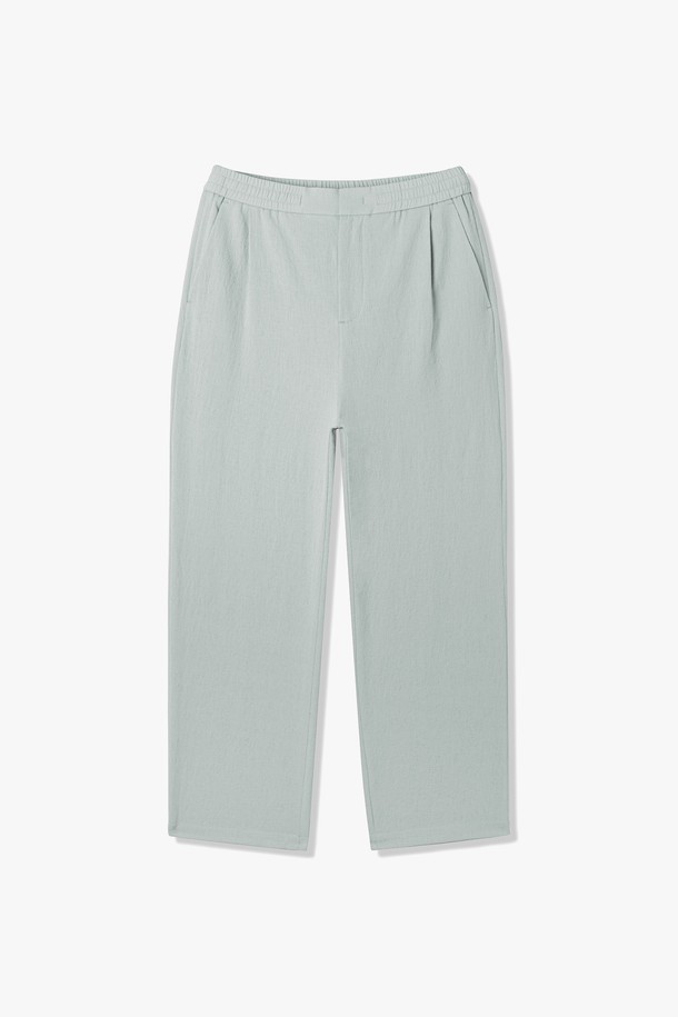 남성 풀밴딩 루즈 테이퍼드 팬츠(HB5LP11)는 편안함과 스타일을 모두 갖춘 바지입니다. 다크그레이와 라이트카키 두 가지 색상으로 제공되며, 봄, 여름, 가을 계절에 적합합니다. 허리 전체가 밴딩 처리되어 벨트 없이도 편안하게 착용 가능하며, 주름 방지 원단으로 관리가 용이합니다. 루즈핏 테이퍼드 디자인으로 캐주얼하고 베이직한 스타일을 연출하며, 동네 마실룩이나 여행룩에 활용하기 좋습니다. 면과 폴리에스테르 혼방 소재로 부드러운 촉감을 선사하며, 밝은 컬러는 약간의 비침이 있을 수 있습니다.
