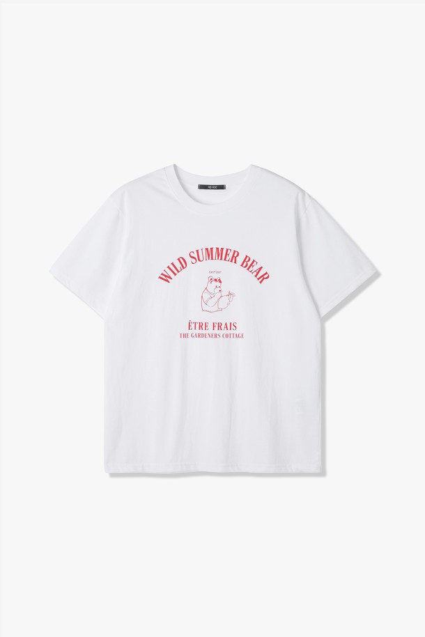 **옵션 1:**

여름철 시원하게 즐길 수 있는 여성용 반팔 티셔츠입니다. 부드러운 면 소재로 제작되어 편안한 착용감을 선사하며, 귀여운 베어 캐릭터 프린트가 돋보입니다. 크롭 기장과 라운드넥 디자인으로 캐주얼한 스타일을 연출하기 좋습니다.

**옵션 2:**

화이트 컬러의 여성 반팔 티셔츠로, 일상에서 활용하기 좋은 아이템입니다. 얇은 두께감과 반소매 디자인으로 여름철에도 시원하게 착용 가능하며, 사랑스러운 베어 프린트로 포인트를 더했습니다. 크롭 핏으로 트렌디한 스타일을 완성해보세요.

**옵션 3:**

귀여운 베어 프린트가 매력적인 여성 반팔 티셔츠 (HB5ST52)입니다. 부드러운 촉감의 면 소재에 크롭 기장으로 제작되어 활동성과 스타일을 동시에 잡았습니다. 캐주얼한 룩에 잘 어울리는 라운드넥 디자인으로 편안하게 착용할 수 있습니다.
