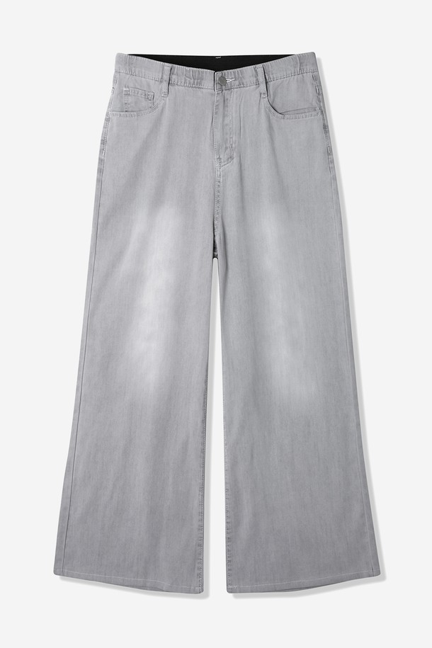 여성 라이트 세미 와이드핏 밴딩 팬츠(HB6LP54)는 편안함과 스타일을 모두 갖춘 데님 팬츠입니다. 라이트 그레이 컬러에 얇은 두께감으로 봄, 여름에 시원하게 착용하기 좋습니다. 무지 디자인에 세미 와이드핏으로 캐주얼하고 베이직한 스타일을 연출하며, 밴딩 처리로 편안한 착용감을 제공합니다. 일상생활은 물론, 가벼운 여행 시에도 활용하기 좋은 아이템입니다. 라이트 워싱 디테일이 더해져 한층 더 세련된 느낌을 줍니다.
